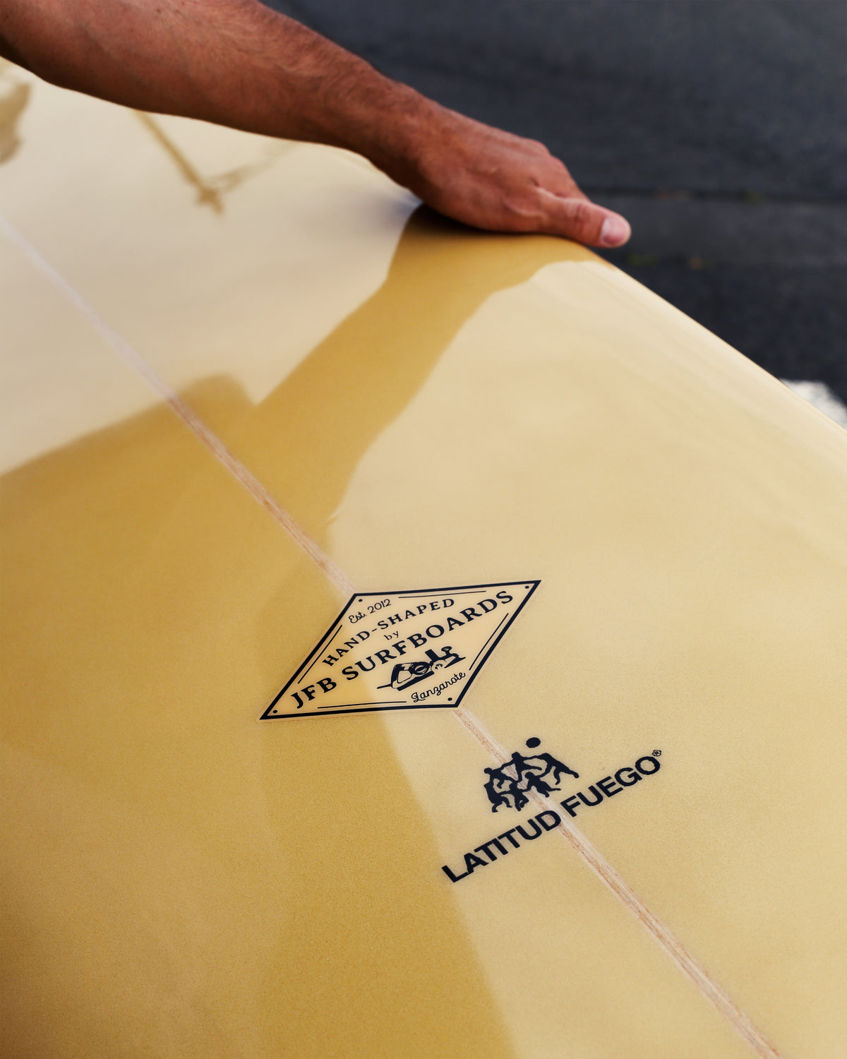 JFB surfboards X Latitud Fuego®. Noserider 9'4.