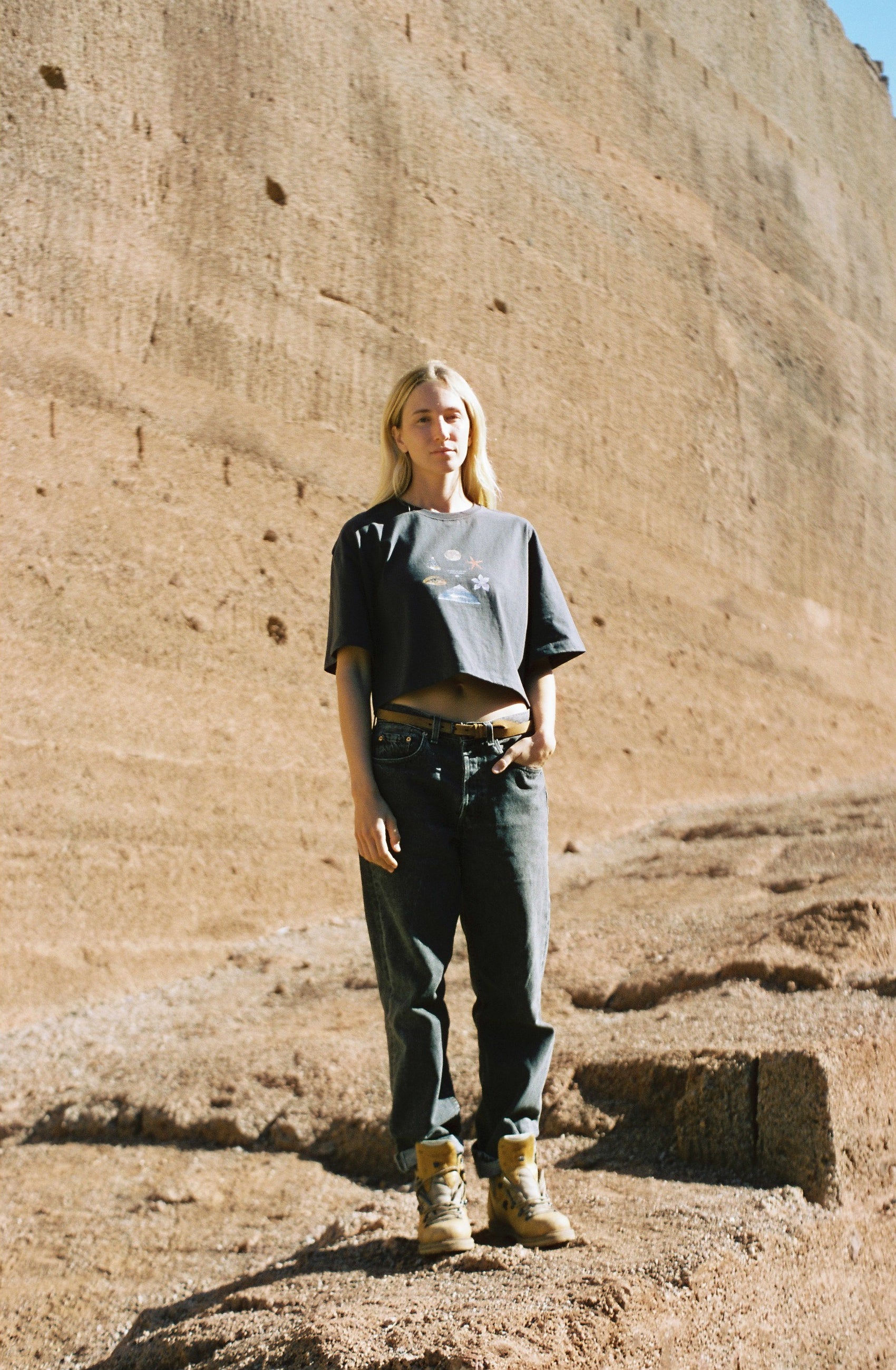 FN Eruption Crop T-Shirt · Antracita