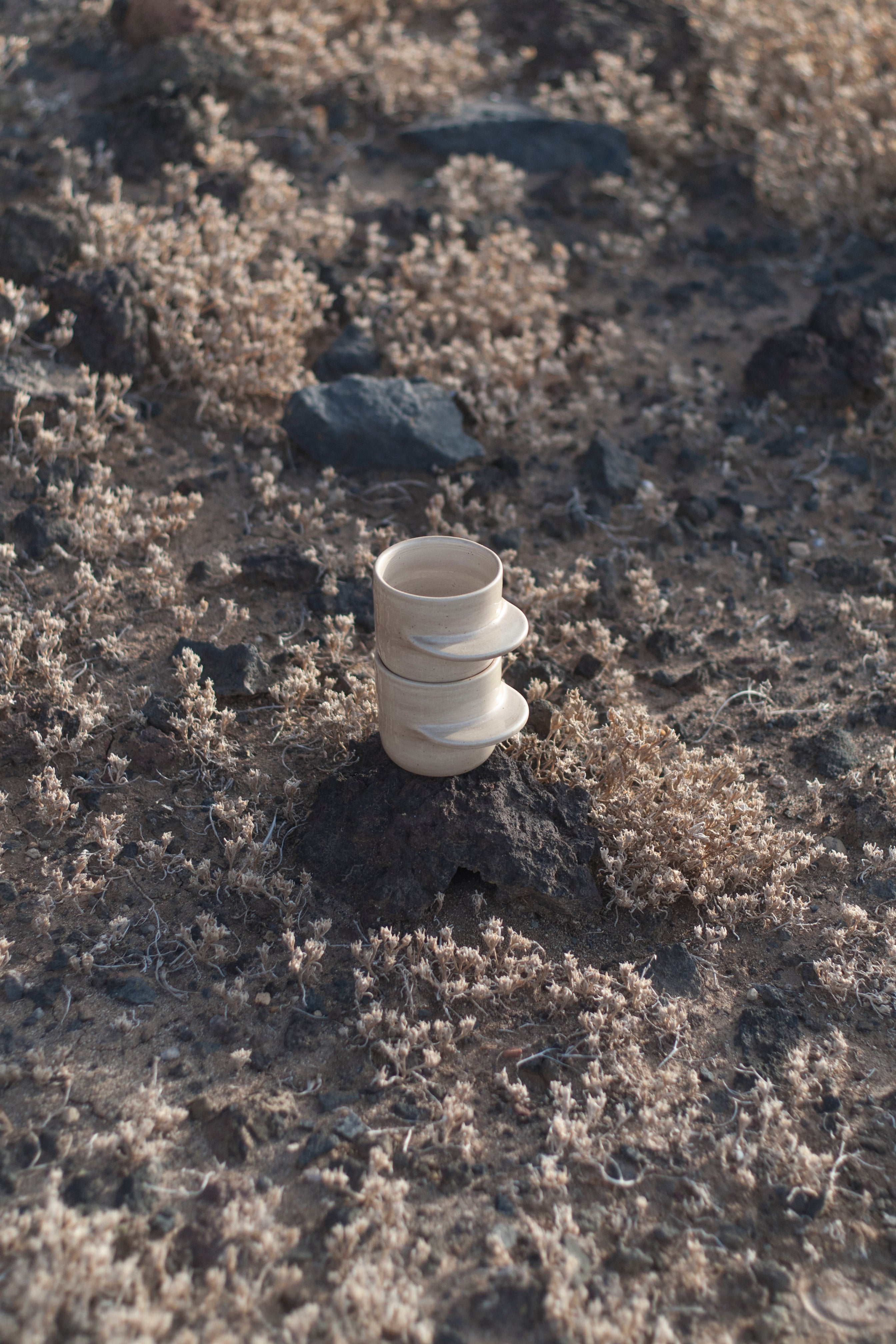 Taza 'ESPRESSO' Beige · middle handle · by un_______espacio