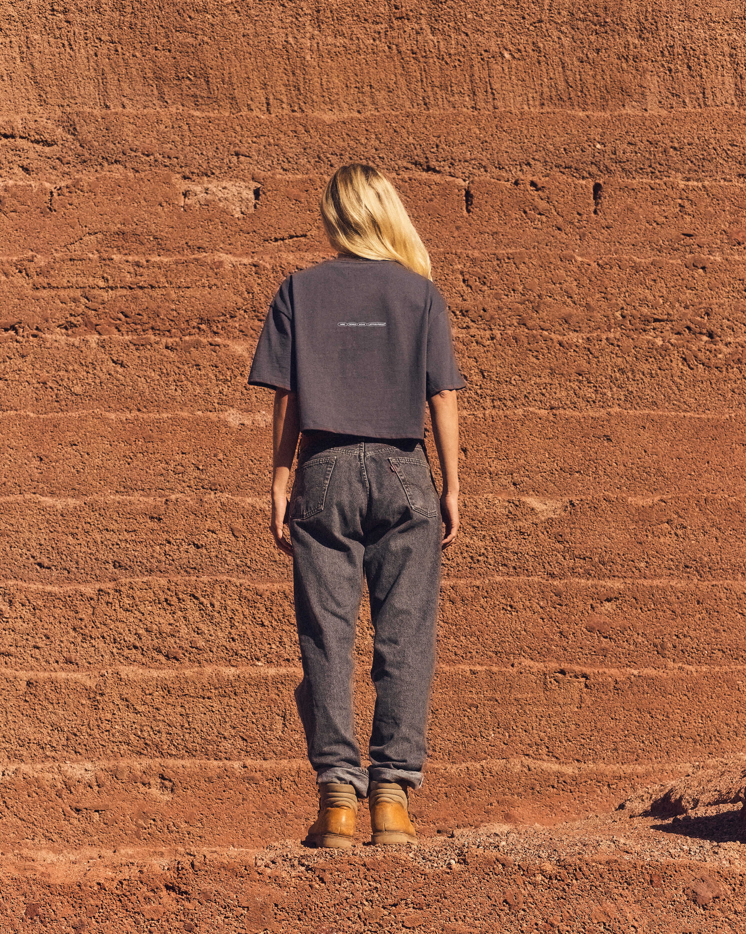 FN Eruption Crop T-Shirt · Antracita