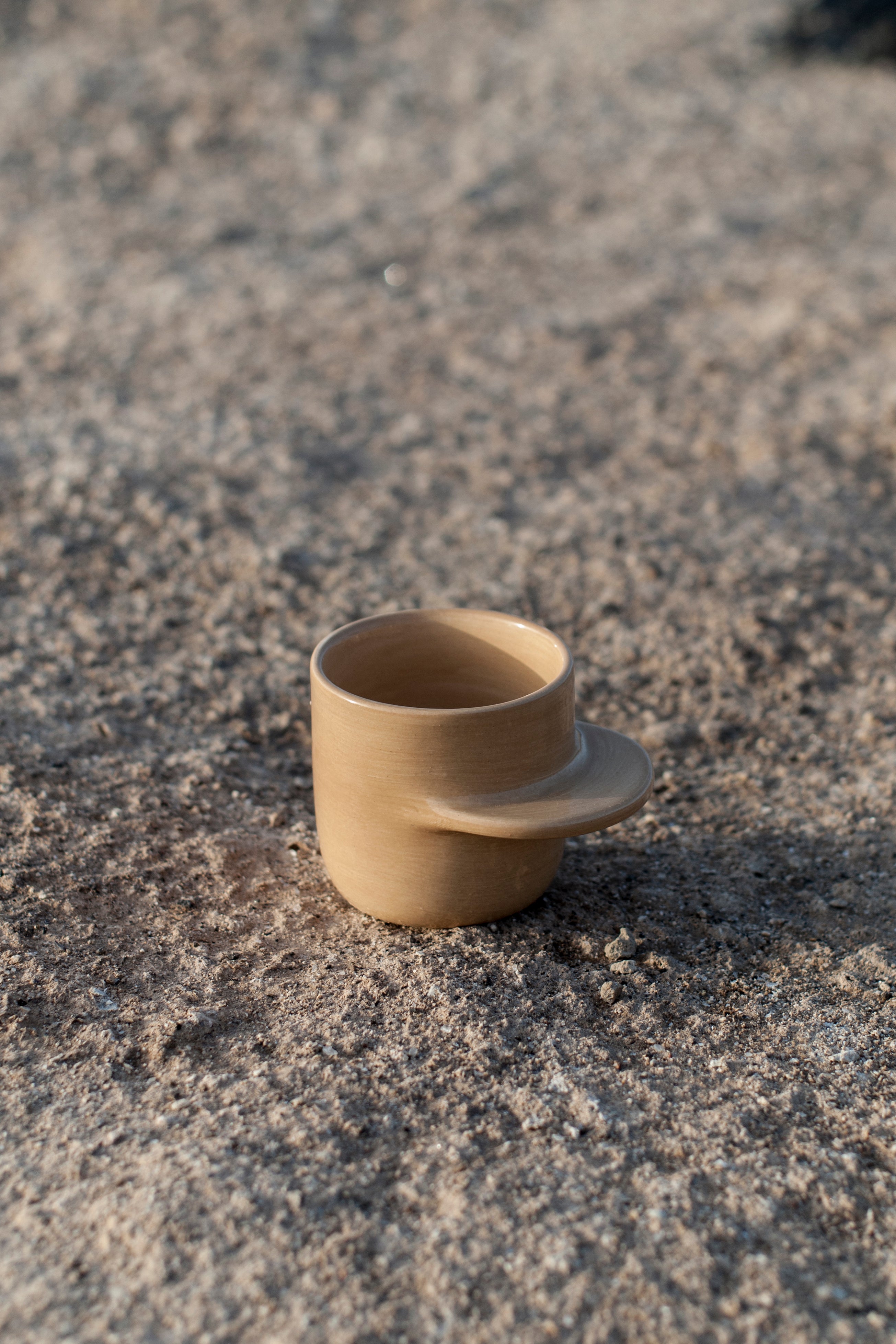 Taza 'ESPRESSO' Camel · middle handle · by unespacio
