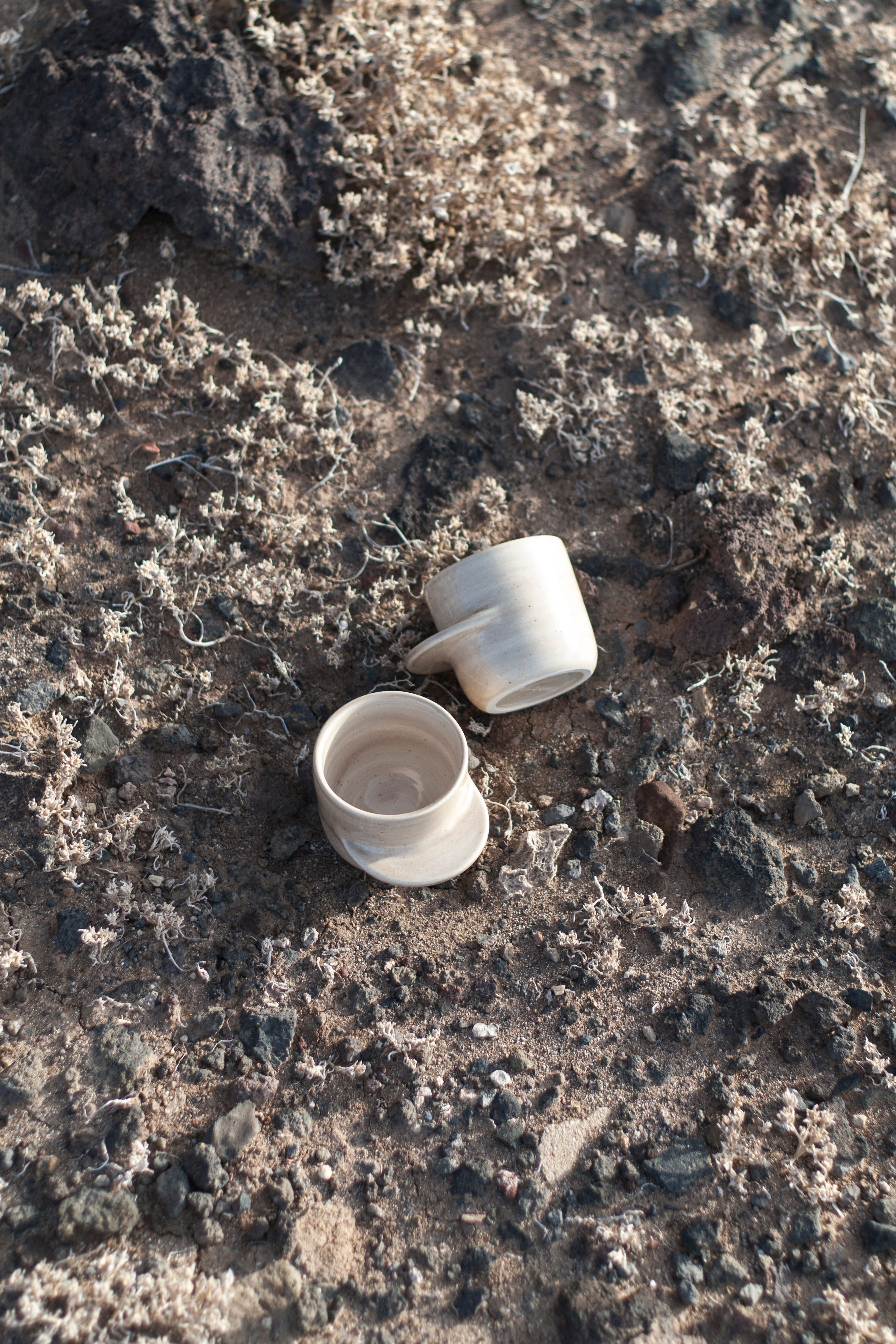 Taza 'ESPRESSO' Beige · middle handle · by un_______espacio