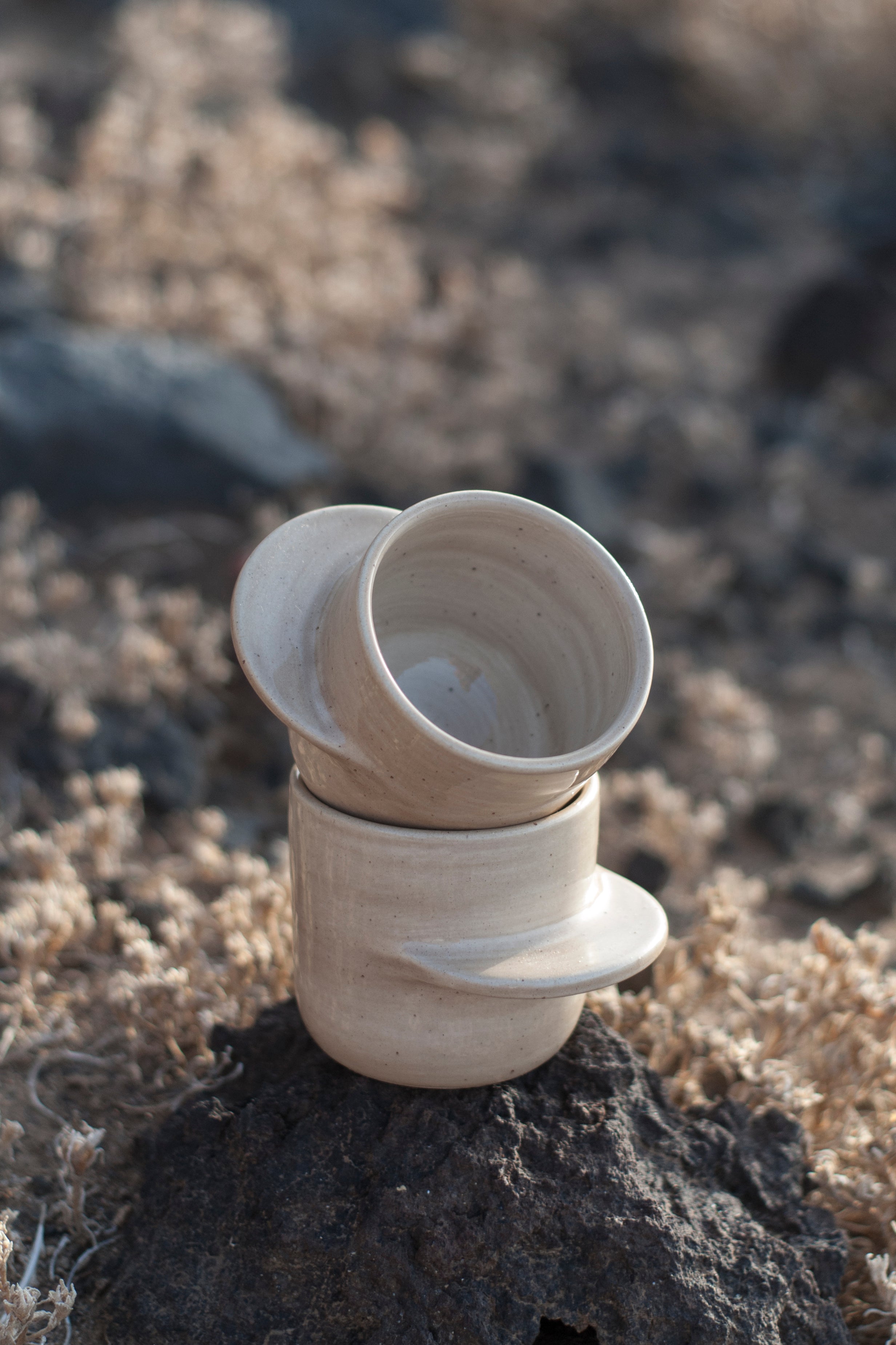 Taza 'ESPRESSO' Beige · middle handle · by un_______espacio