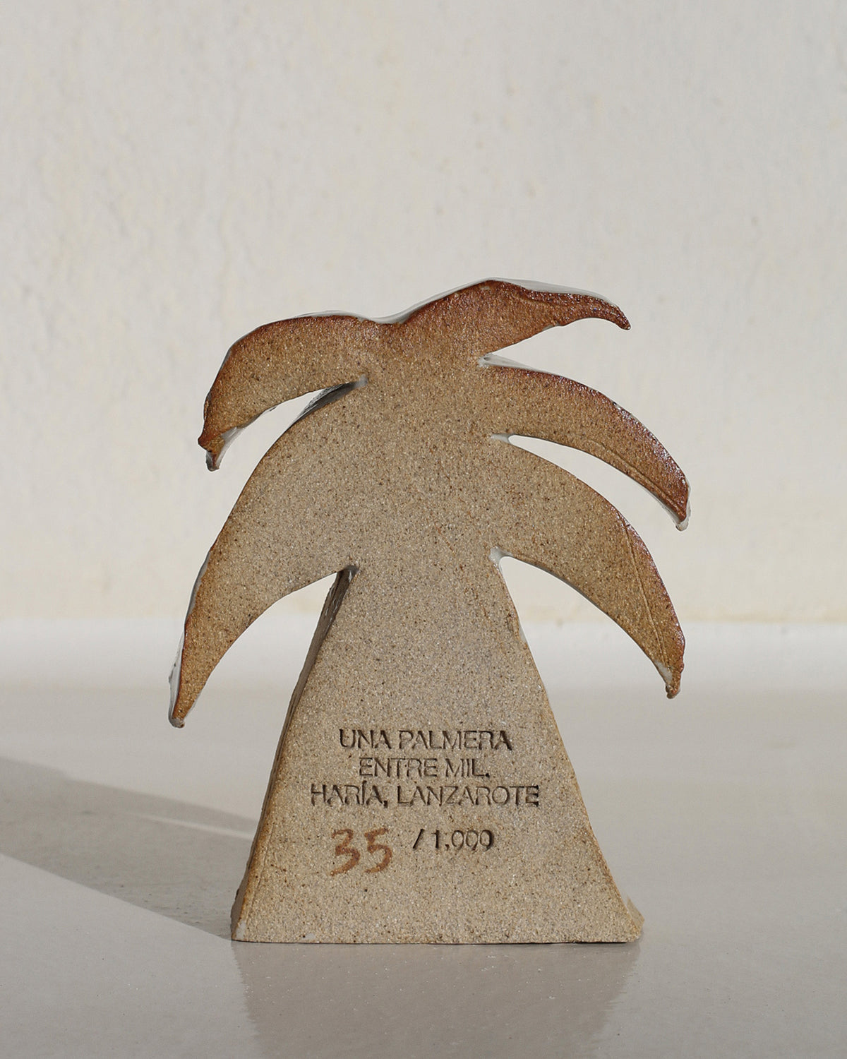 UNA PALMERA ENTRE MIL by Latitud Fuego® X Estudio Vernís®